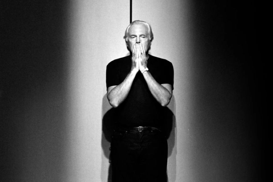 Giorgio Armani closing a fashion show, image used in obituary