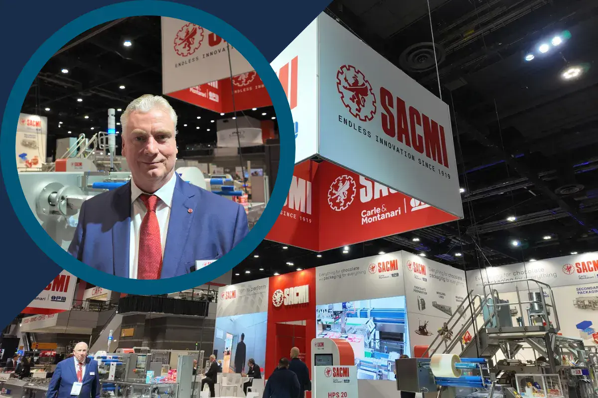 Image SACMI exhibition stand showcasing industrial packaging machinery, with a man in a blue suit and red tie featured in a circular inset.